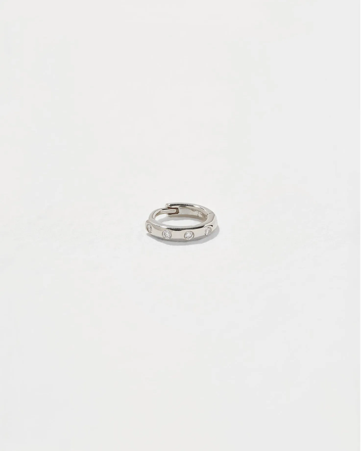 6mm Dot Huggie