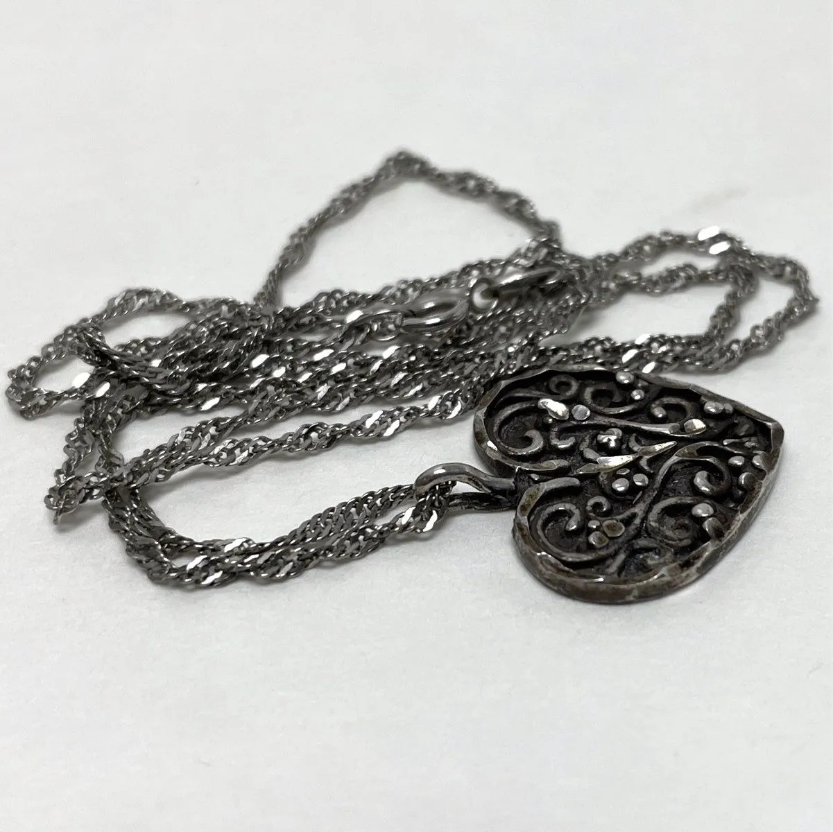 925 Sterling Silver Heart Floral Pendant With 17 Inch Chain 4.51 Grams