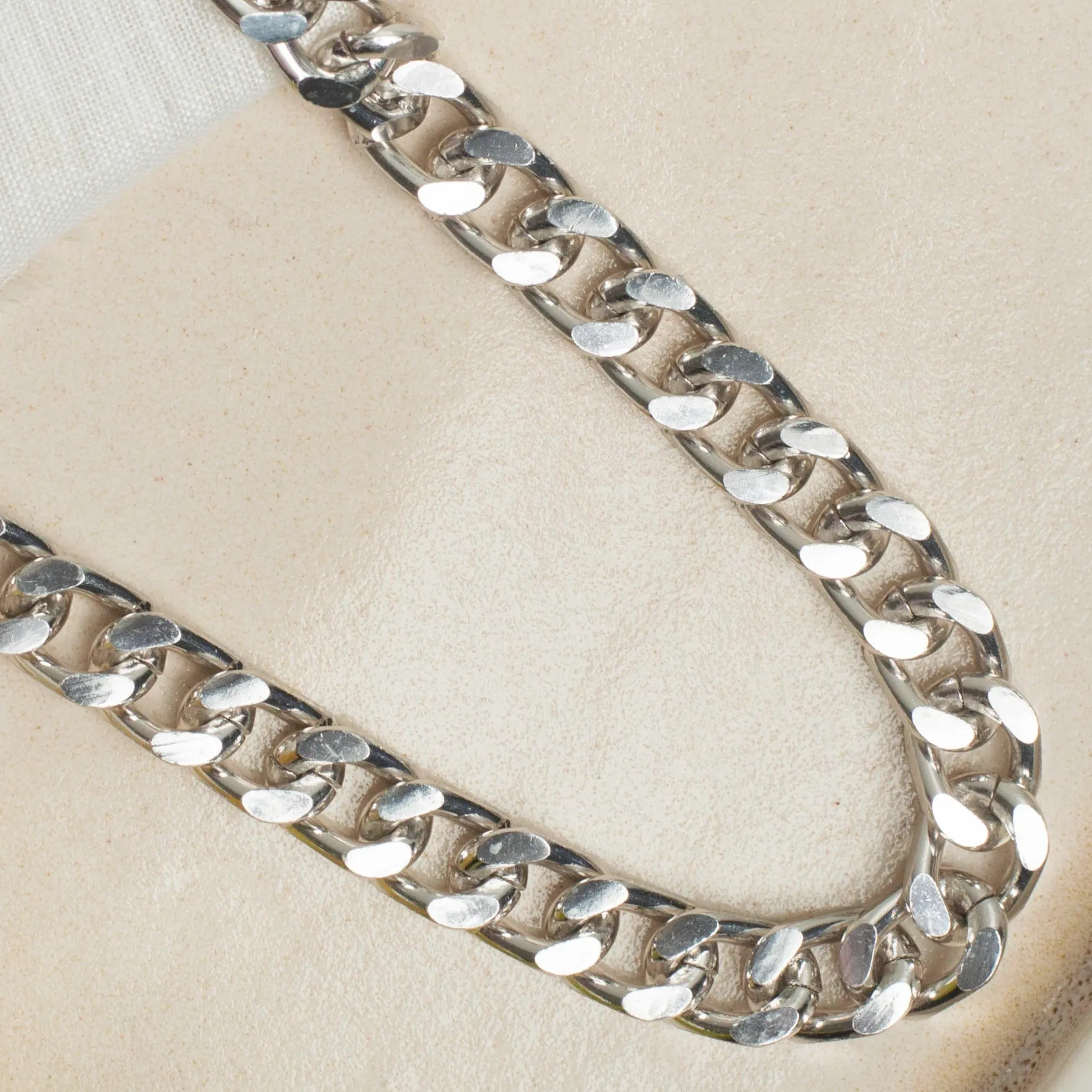 Aluminium Chain | Size : H-15mm W-10mm | 1mtr | JT-19-35-12