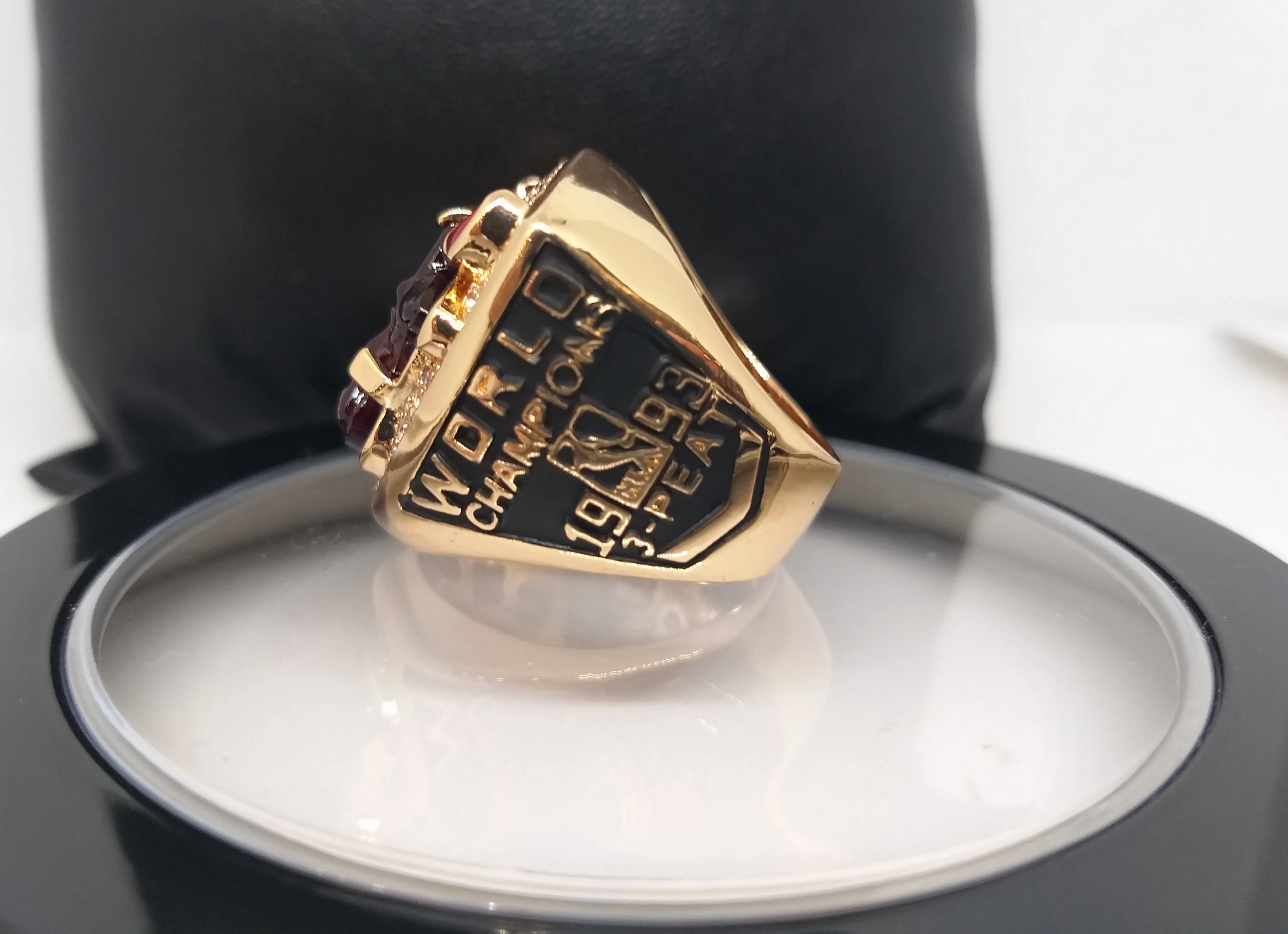 Chicago bulls championship ring