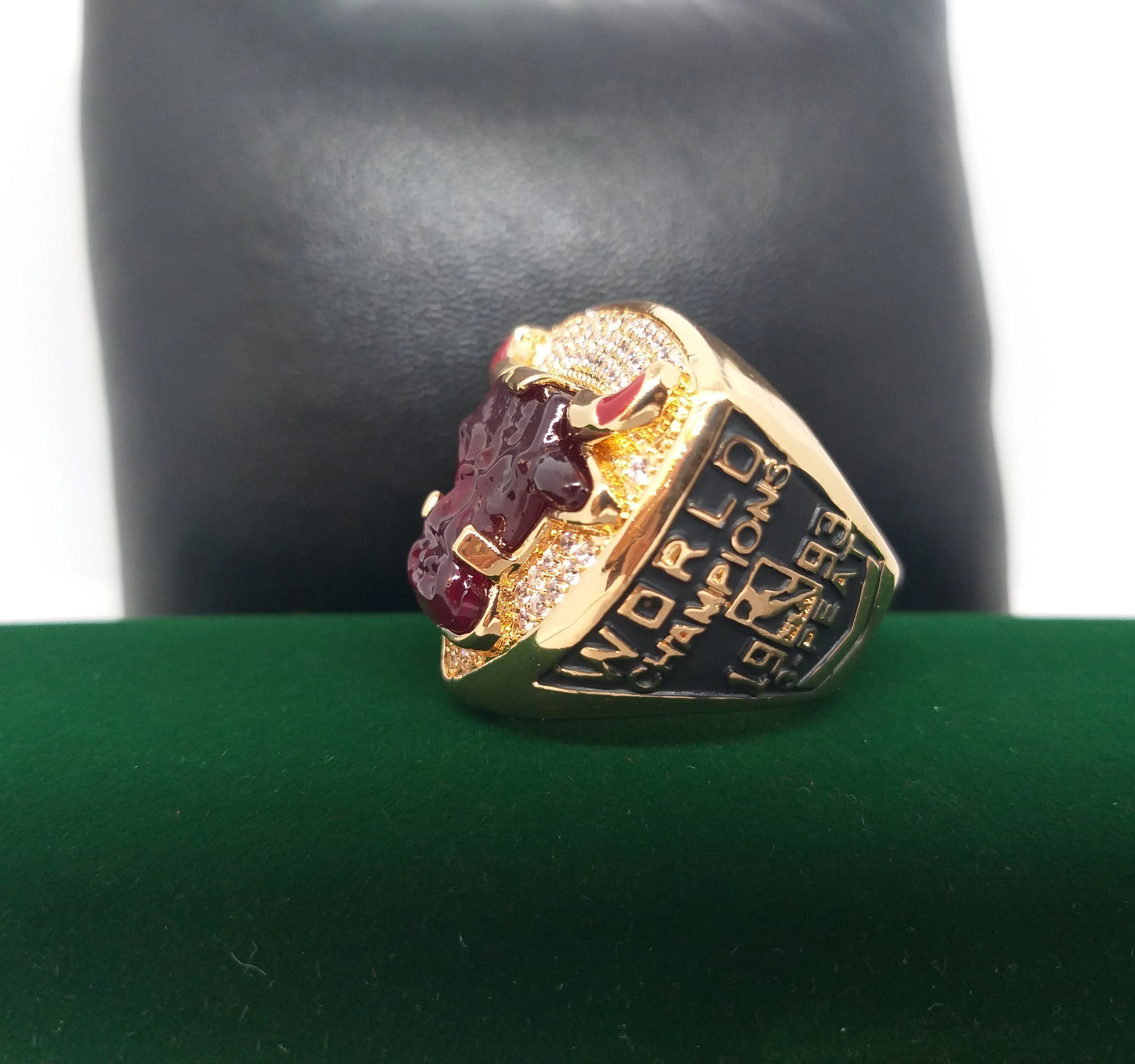 Chicago bulls championship ring