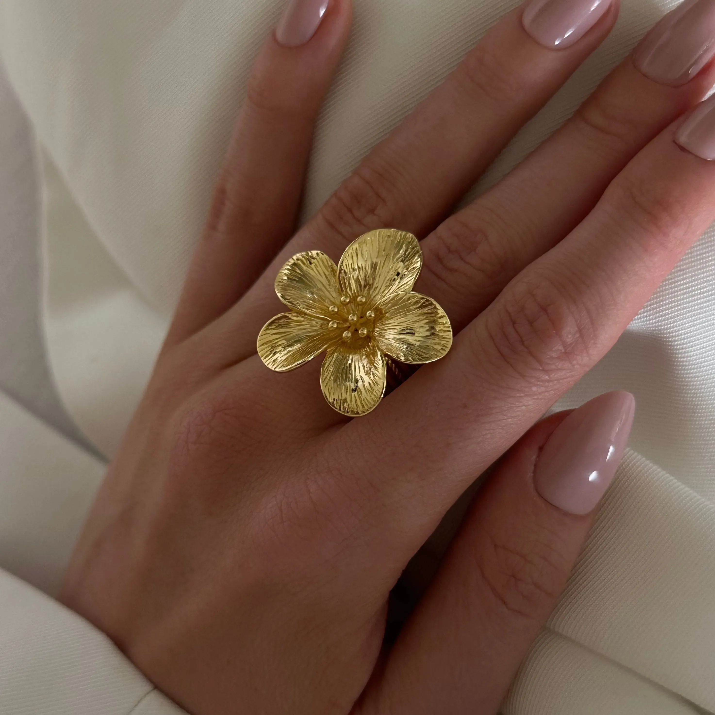 Large Gold Flower Ring - Elegant Floral Statement Jewelry