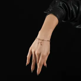 New Alphabet V Bracelet [Champagne/White gems]